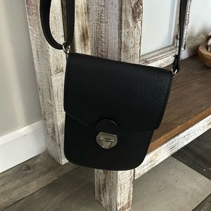 Black crossbody wallet